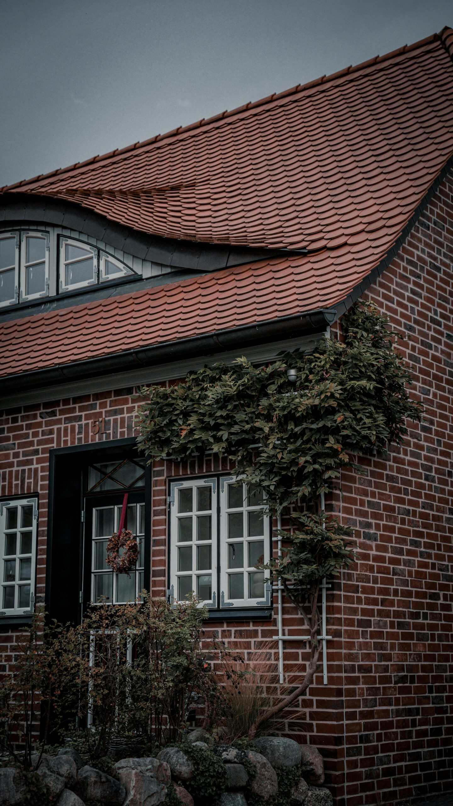 a cozy home with red brick and green ivory, demonstrating the feeling of comfort and belonging we often feel in our home